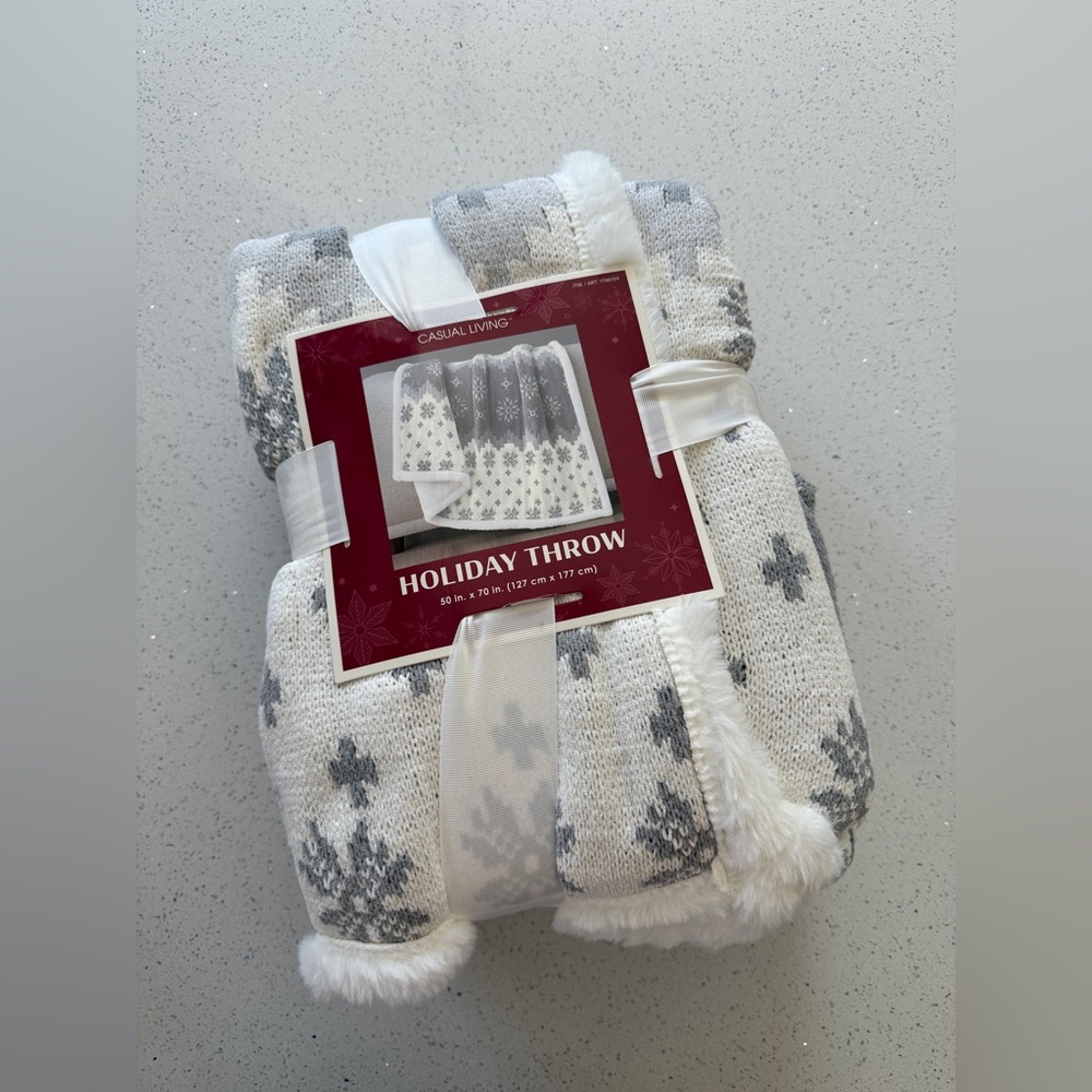 Costco Casual Living Holiday Throw Gray Snowflake Holiday Blanket